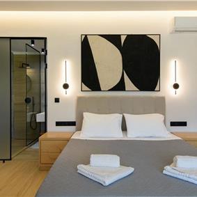 4 bedroom villa with pool, Chalikounas, sleeps 8